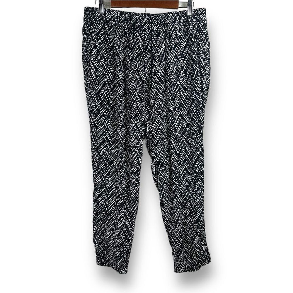 White House Black Market Women's Size 10 Taper Ankle Pant Black Chevron Casual‎